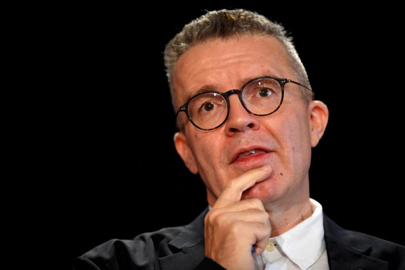 Labour falls into i
